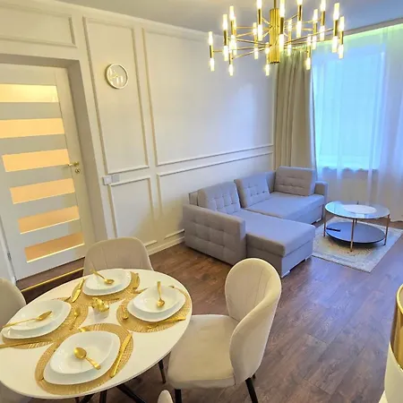 Centre Modern Elegance In Newly Renovated
