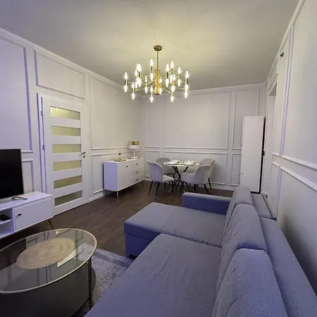 Centre Modern Elegance In Newly Renovated Apartman