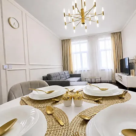 Centre Modern Elegance In Newly Renovated *